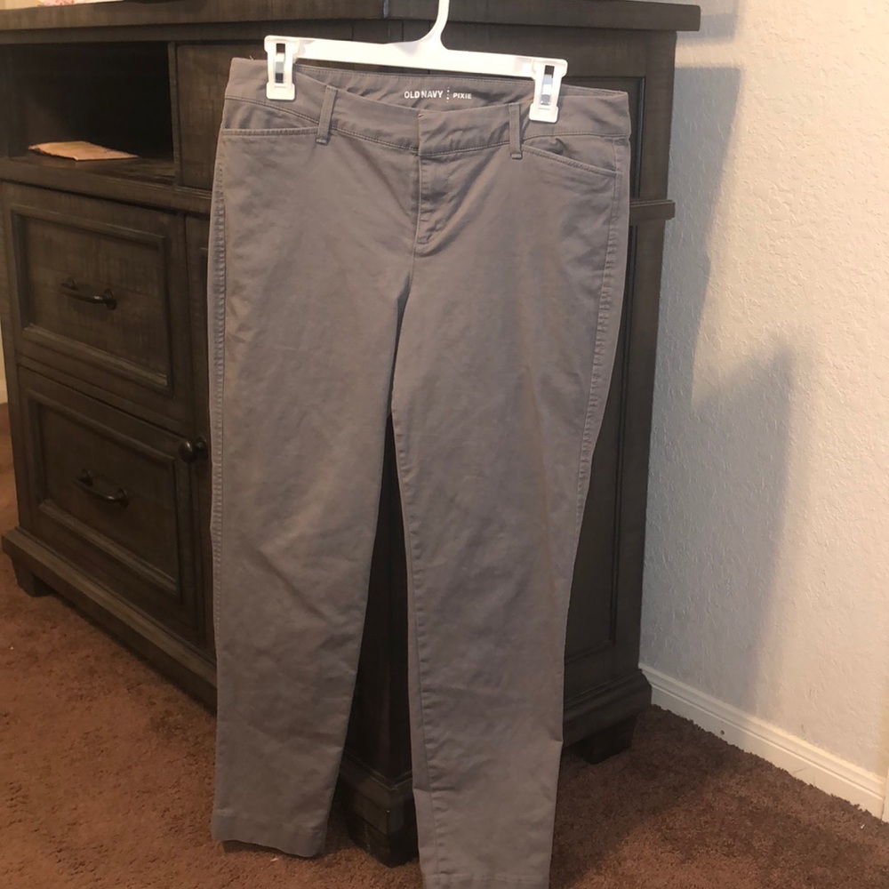 Old navy grey pixie pants, size 6